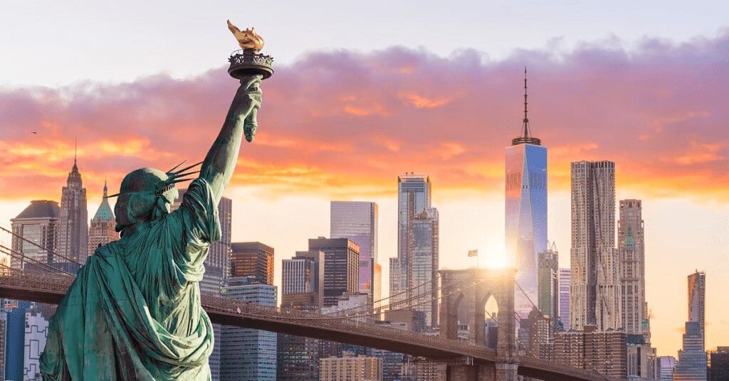 new-york-city-skyline-statue